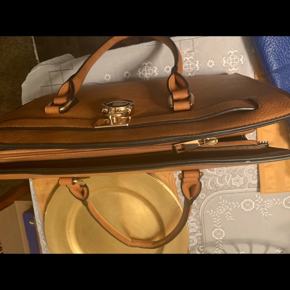 A purse/bag - Picture 4 of 6